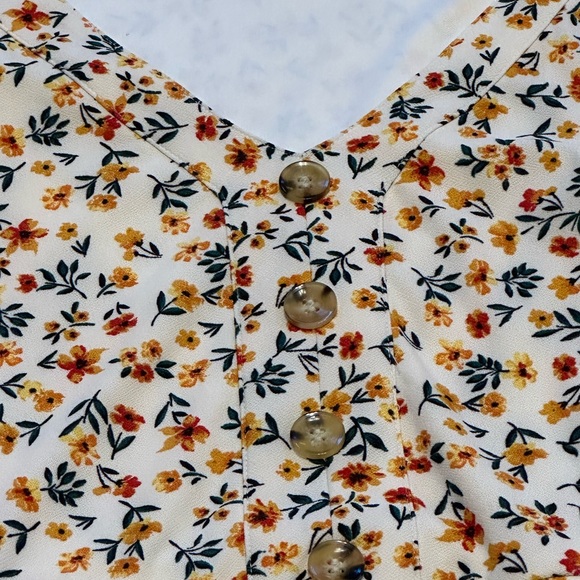 Flowery Dress Never Worn! - Picture 3 of 7